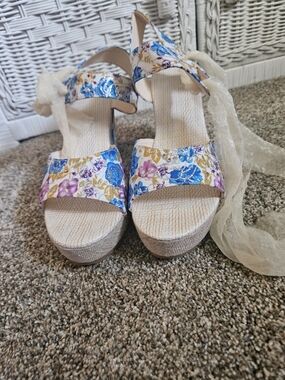 Floral Print Platform Sandals in Blue & Pink